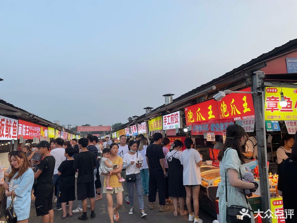常州大学城夜市新貌，夜间的变化与学习者的自信与成就感