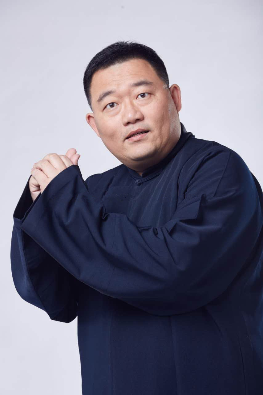 最新相声演员的日常趣事与友情纽带揭秘，欢笑背后的故事与情感纽带展露