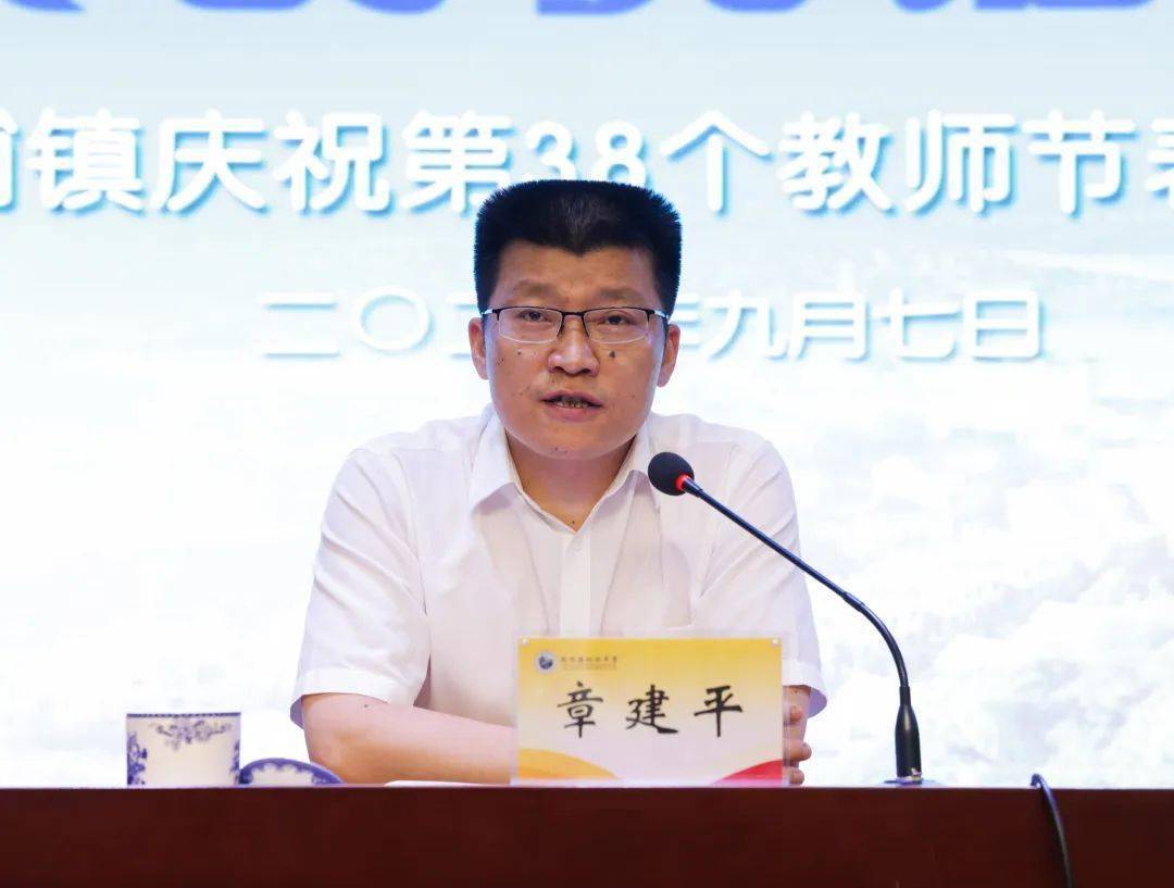 章建平最新席位揭秘，小巷中的美食宝藏探索